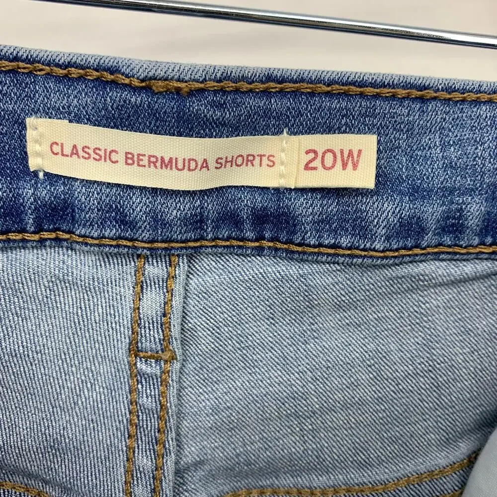 Levis Bermuda Shorts Womens Plus Size 20W Medium Wash Stretch Denim Mid Rise